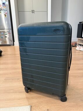 Away Carry-On (Bigger) Luggage in Green